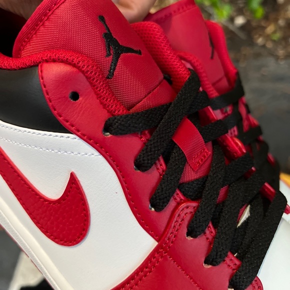 Nike Air Jordan 1 Low ALT Bulls MEN’S SIZE [US 11 M] New with Box - Picture 8 of 11